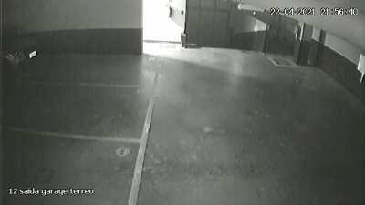 Em Vila Velha o chão da piscina caiu e isso já foi o suficiente pra eu nunca mais querer ir em piscina de prédio