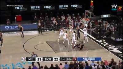 [Highlight] KD loses his balance but still hits the shot