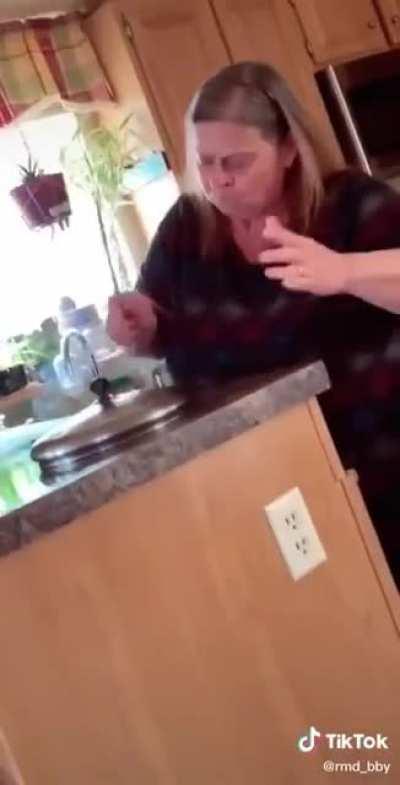 The way this lady deals with telemarketing agencies