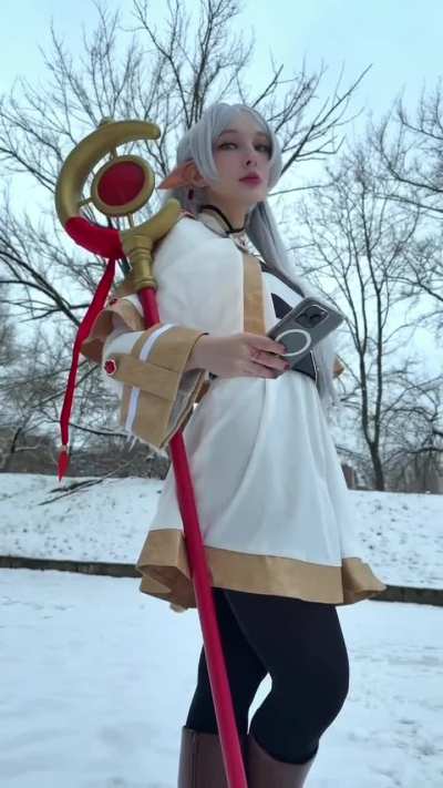 Frieren cosplay