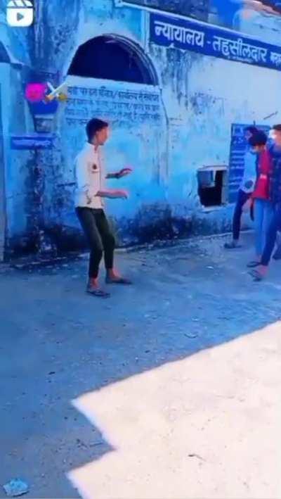 people who fight for SSR till now on Twitter...