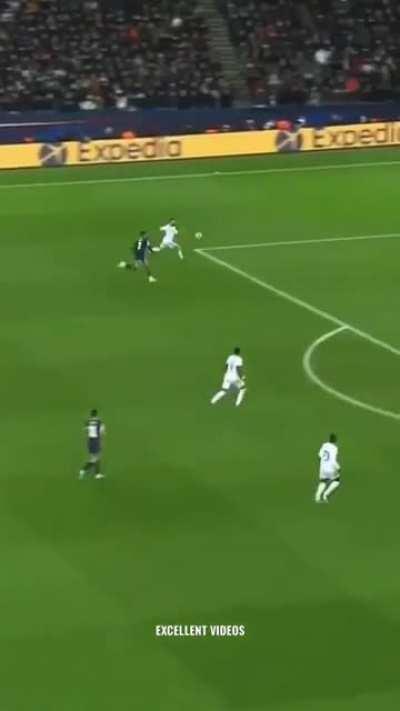 Mbappe movement without the ball vs Militao