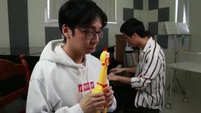 Beethoven's Fur Elise sung by Chicken