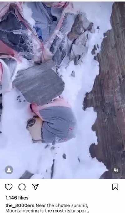 Climber frozen near the Lhotse summit