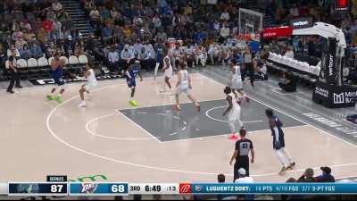 [Highlight] KAT Throws it down on the Thunder to go up big in the third