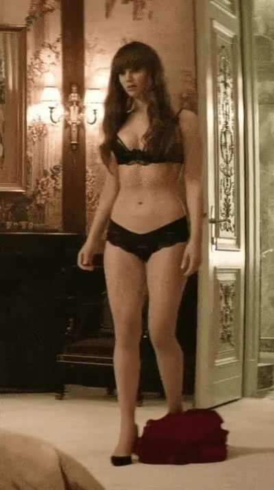 if Jennifer Lawrence presented herself like this to me I would be rock hard