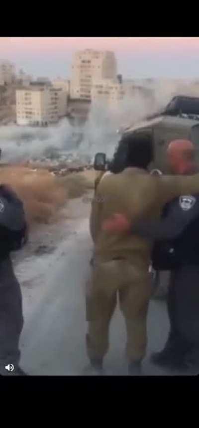 anybody got noah's number? we need to leave . NSFW