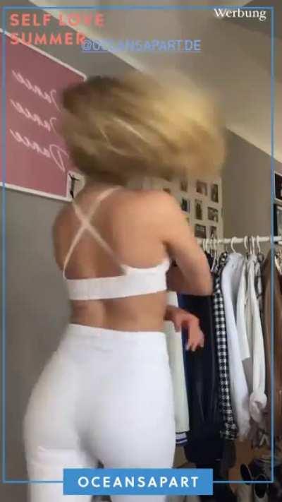 normalerweise versuche ich ja, Werbespots hier zu vermeiden - aber das ist einfach zu sexy