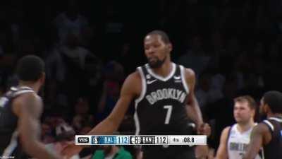 [Highlight] Ben Simmons gets the late 4th quarter steal as Kevin Durant flies in for the man jam to tie the game with 8.8 left on the clock