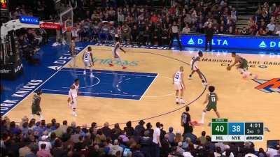 [Highlight] Giannis tries to bait the foul off the pump fake, doesn't get the call and looks perplexed!