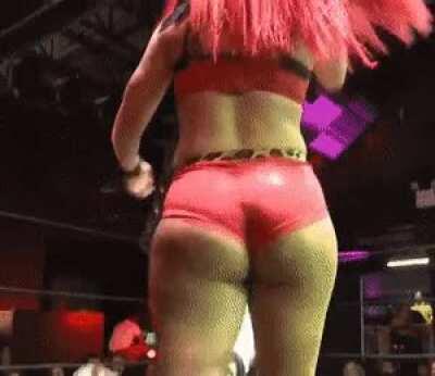 Ivelisse's booty is HUGE