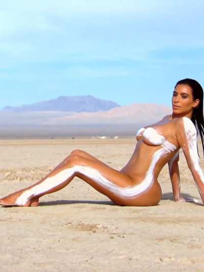 Kim's nude photoshoot in desert S10