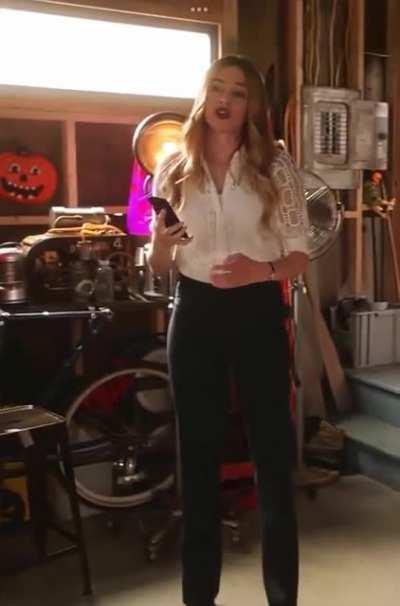 Just want to repropose Danielle Panabaker thickness in this outift