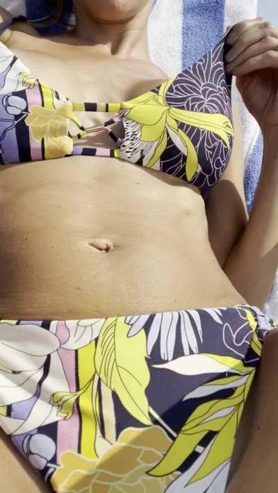 Lovely day on the beach [GIF]