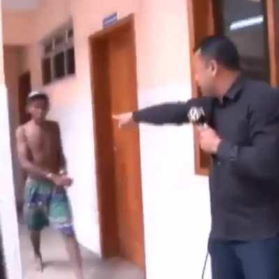 dario pidiendole musica a ksio