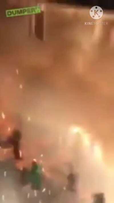 le firework (headphone warning)