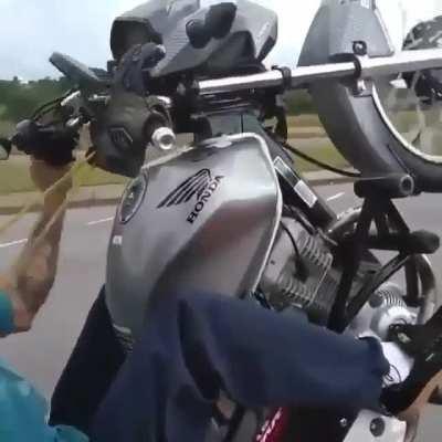 У шамана три руки...