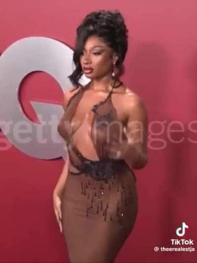 Megan kikiing with the photographers 😂😂😂