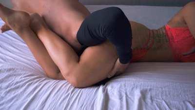 Squeezing his head with my strong muscular legs ✂️🦵