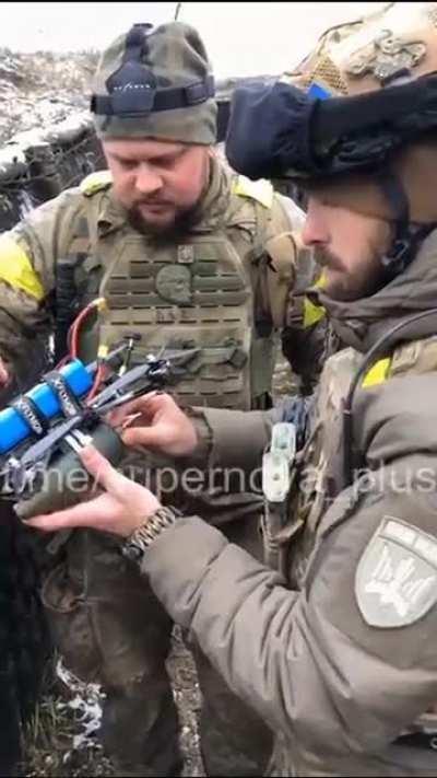 Ukrainian defenders launch drones with explosives from their trenches near #Bakhmut. 2002