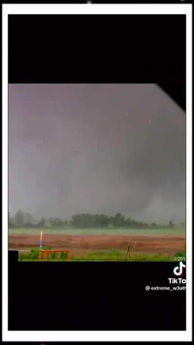 CLEAR freight train sound in this tornado footage.
