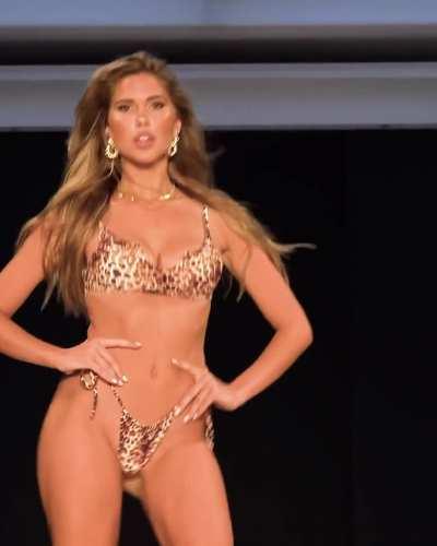 Sexy supermodel Kara Del Toro