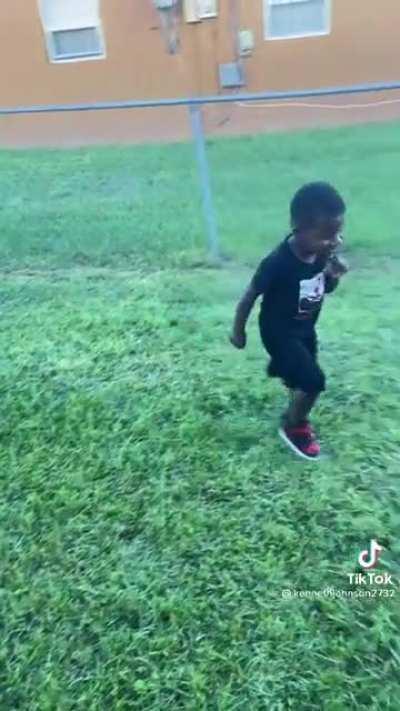 Somebody come get lil bro 😭