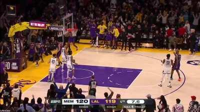[Highlight] Dennis Schroder steals the ball vs the Grizzlies and lays it in with 7.6 seconds left giving the Lakers the lead!