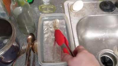 Cleaning silver with water, baking soda, salt and foil