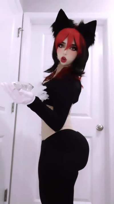 im an artist if one of you guys pays me im willing to draw some milana porn