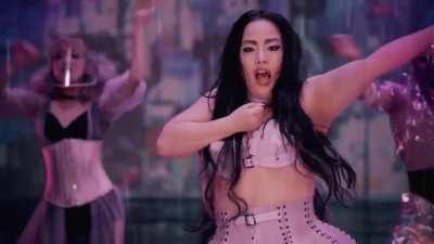 Гага уже не та...