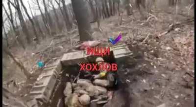 Russian Soldier Attempts To Take Two Ukrainian Soldiers Prisoner (very brutal)