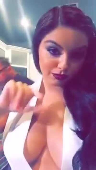 Ariel Winter breasts in white clothes