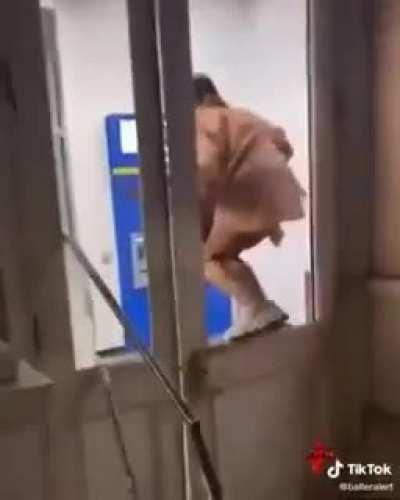 I couldn't stop rewatching this 😂