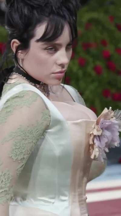 God Billie Eilishs tits!