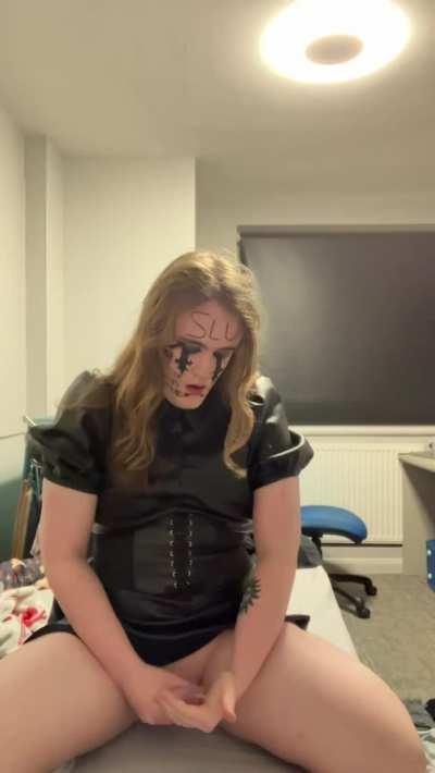 No prizes for guessing which letter my hair's covering up 😉🖤