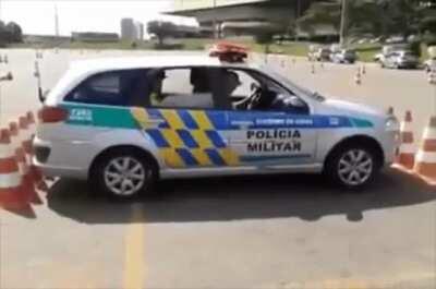 Brazilian police training. How to get out of a tight space