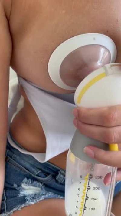 Have you guys heard I’m producing a lot of milk these days🥛