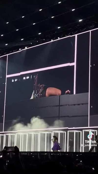 Has to be my favorite performance from her new tour (3 different clips put together)