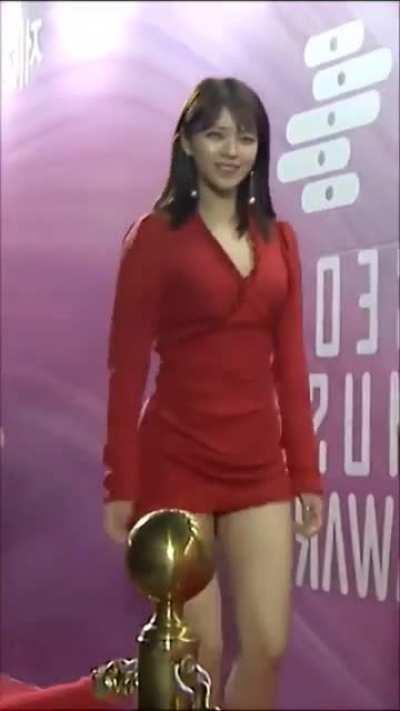 Jeongyeon thighs