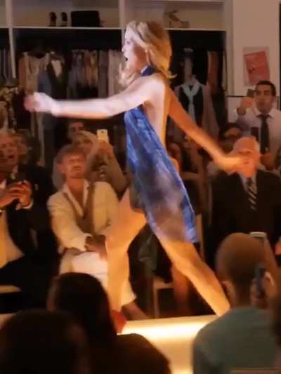 Crashing a fashion show at The White Lotus (Leslie Bibb Nude)