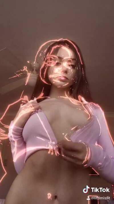 I tried out the neon shadow filter trend, but instead on my boobs! ☺️