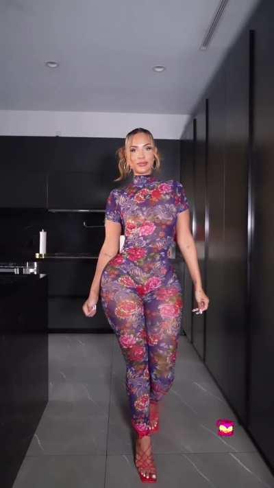 Amirahdyme cheeks are crazy! 