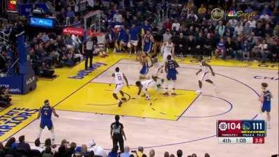 [Highlight] Steph Curry goes past Harden once again, gets the layup