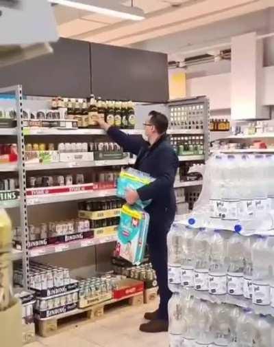 Mujicano aceptando su nueva realidad para no enfurecer a Anaya.