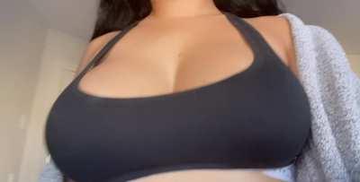 i love teasing dudes with my bouncy boobs