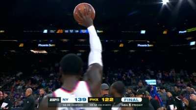 [Highlight] Randle secures the game ball for Brunson after his career-high 50 points