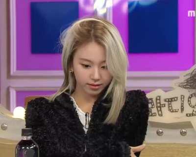 201028 Chaeyoung's iconic expression