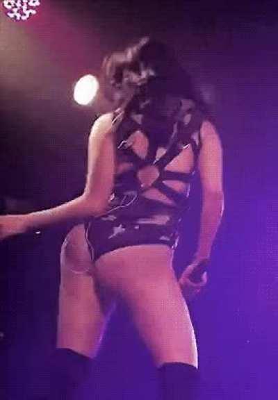 Goddamn those cheeks!