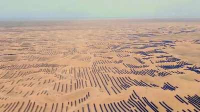 Китай ввел в эксплуатацию самую большую в мире солнечную электростанцию. Систему возвели в пустыне Такла-Макан, потратив почти 200 млрд руб. Она будет вырабатывать более 6 млрд кВт·ч.